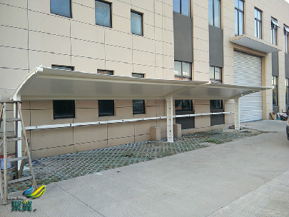 充電停車棚膜材反射性及充電停車棚安全