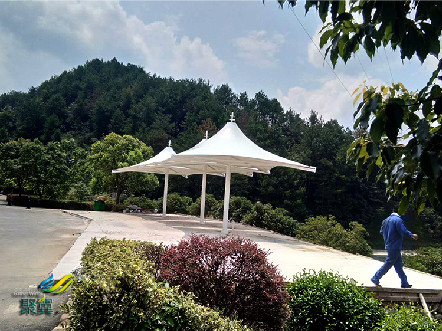 膜結(jié)構(gòu)傘連角傘-膜結(jié)構(gòu)傘顏色各異，抵御惡劣天氣